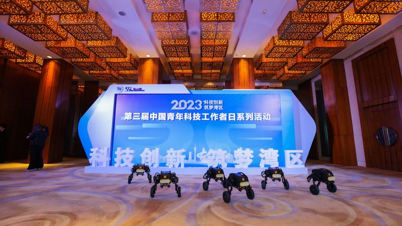 商业智能移动端应用加盟代理：机遇与挑战并存